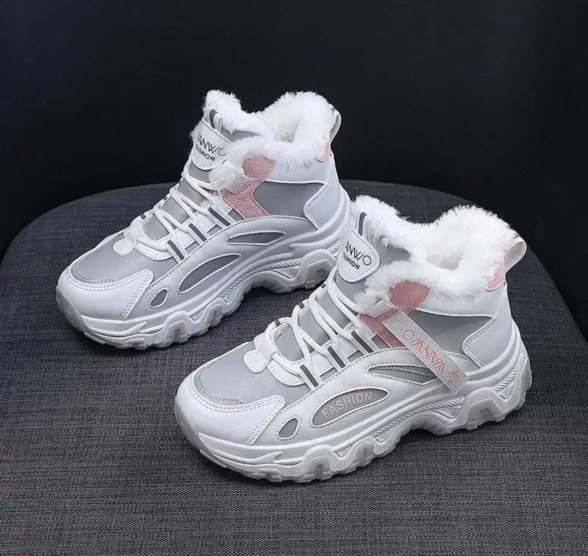 נעלי ספורט הדגם הפרוותי